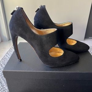 Water Steiger “Snipe” Black suede heels size 9